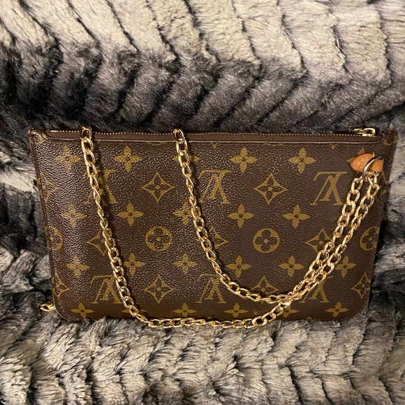 Louis Vuitton Monogram Clutch, Pouch or Crossbody with Chain and COA - Picture 2 of 16